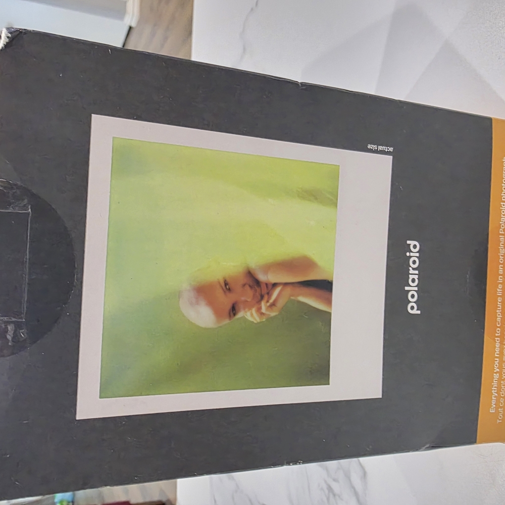 Polaroid NOW Instant Camera Everything Box Generation 2 Black Bundle - SEALED - Picture 4 of 7